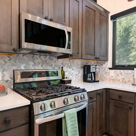 Private Cabin Couples, Families, Ski & Hike